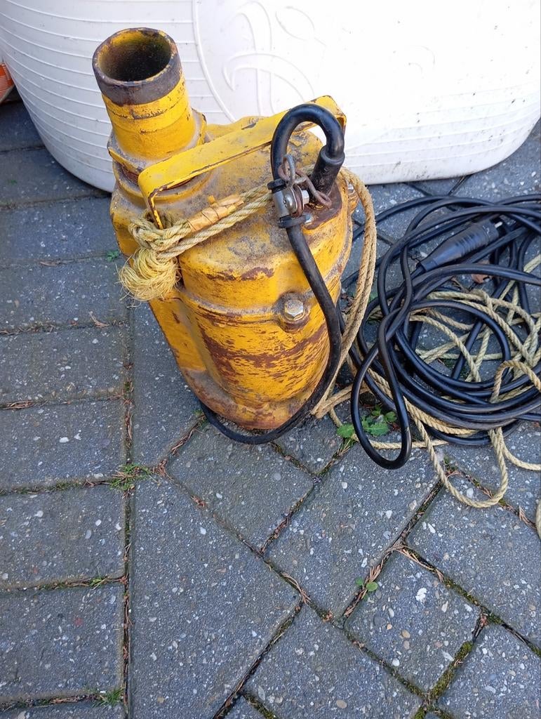 Dompel pomp, Ophalen