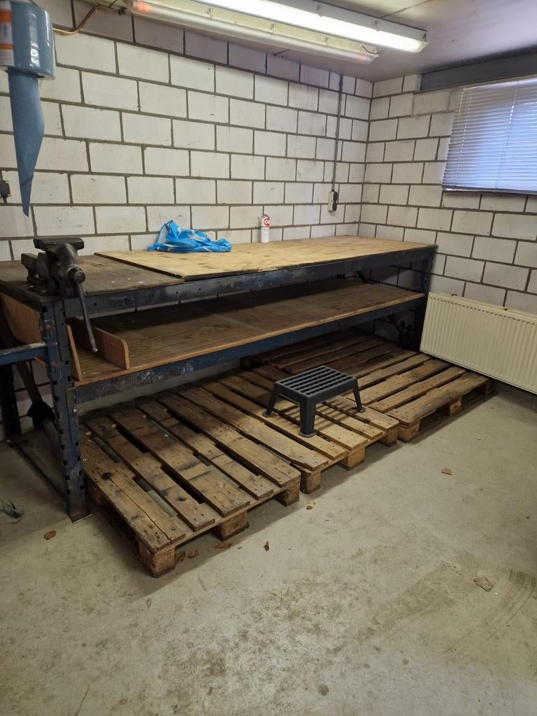 Stalen werkbank met houten blad en Heuer bankschroef 300x90, Ophalen, Gebruikt, 170 cm of meer, Bankschroef