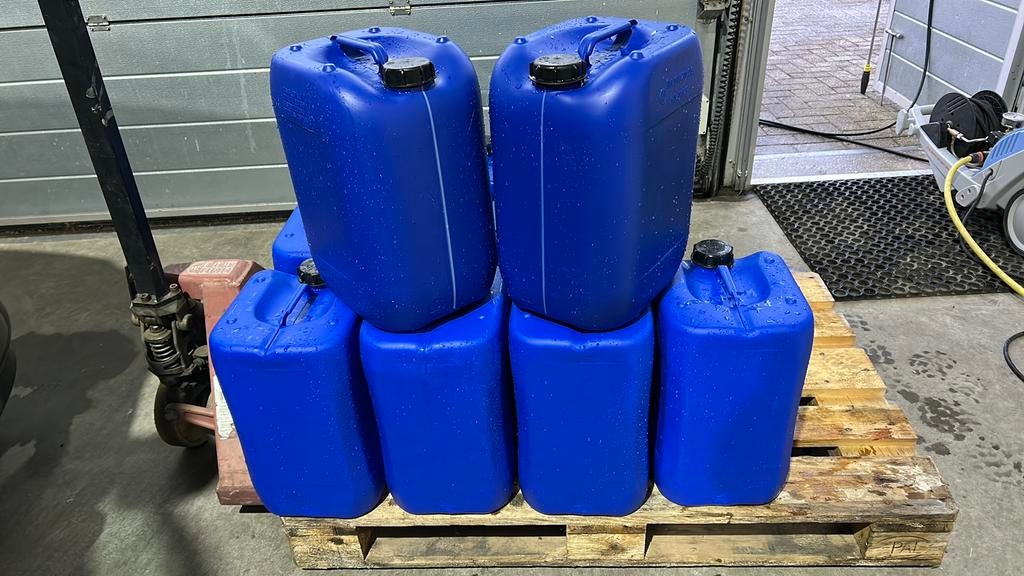 Jerrycans met peilglas, Minder dan 75 liter, Ophalen, Zo goed als nieuw