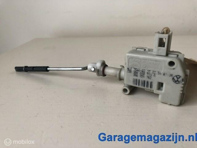 Tankklepvergrendelingsmotor hella 3B0810773A VW Passat avant, Gebruikt, Volkswagen, Ophalen of Verzenden, Volkswagen