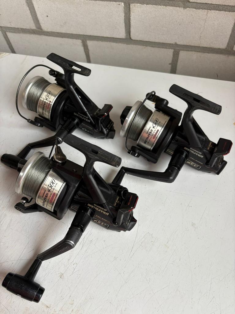 3x Shimano Baitrunner 4500 vismolens, Ophalen of Verzenden, Gebruikt, Molen