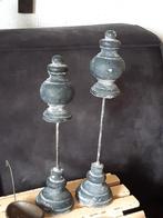 2 Ornamentjes"kruikjes" op standaard pin ,landelijk sober,, Ophalen of Verzenden