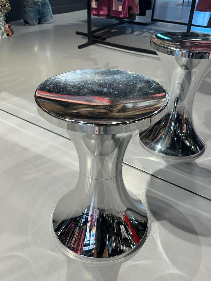 Tam Tam kruk metallic zilver - Design krukje, Huis en Inrichting, Krukjes, Gebruikt, Kunststof, Ophalen