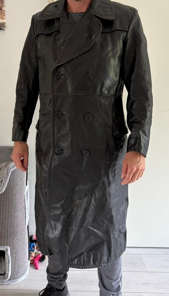 Lange leren militaire jas, Ophalen, Gedragen