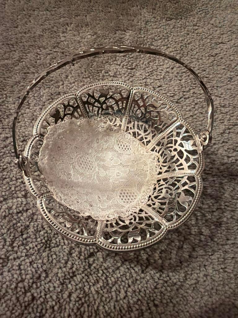 Decoratieve zilverkleurige mand met handvat, Ophalen of Verzenden, Zilver