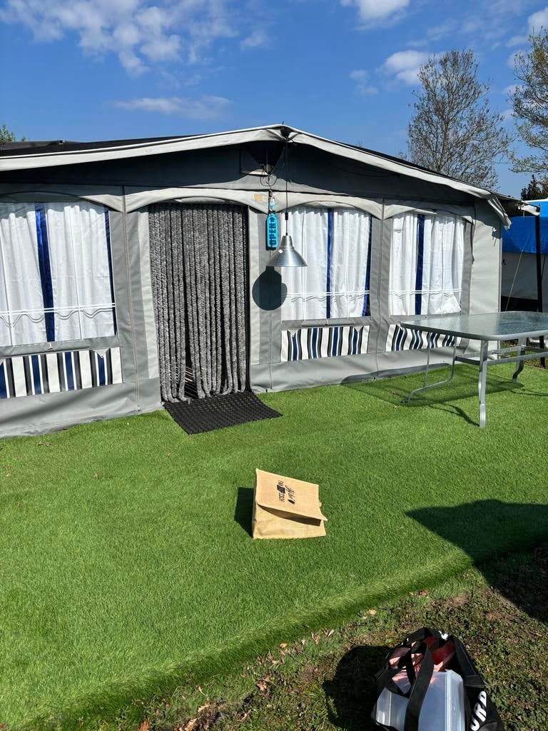 Compleet ingerichte Hobby 24 met vaste plaats op camping, Caravans en Kamperen, Hobby, Koelkast, Particulier, Tot en met 4