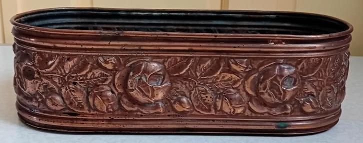 Antieke grote roodkoperen plantenbak met roosjes, Tuin en Terras, Bloempotten, Gebruikt, Overige materialen, Binnen, Minder dan 40 cm