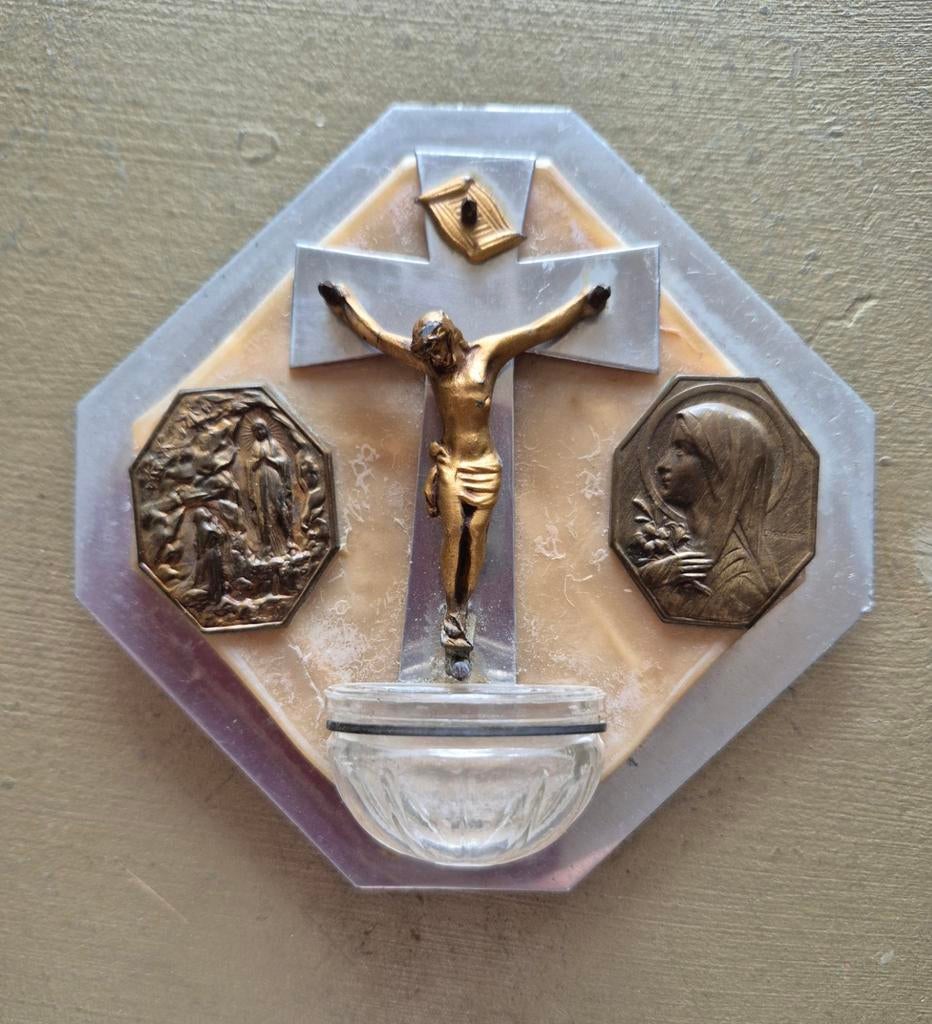 Wijwaterbakje Lourdes, vintage wijwater bakje, '50, Verzamelen, Ophalen of Verzenden, Gebruikt, Beeld(je)