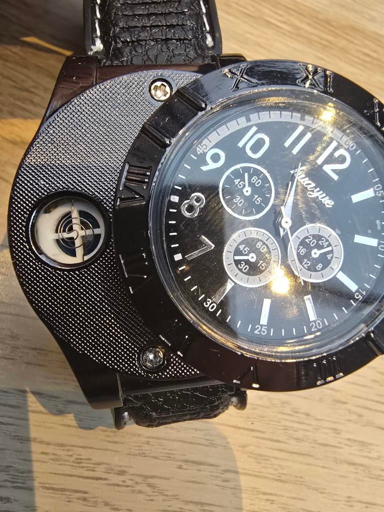 Horloge met geïntegreerde aansteker en USB-oplaadpoorten, Ophalen of Verzenden, Nieuw, Overige materialen