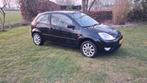 Ford Fiësta 1.6 16V 3DR 2003 Zwart, Auto's, Ford, Voorwielaandrijving, 1596 cc, 40 €/maand, Beige