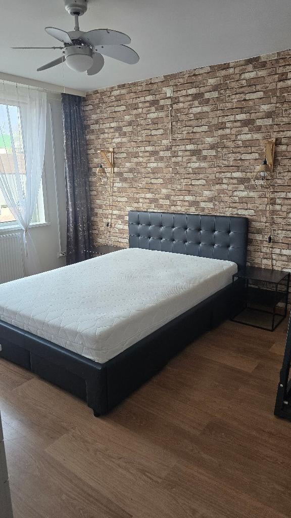 Bed, Ophalen, Overige materialen, Gebruikt, Zwart