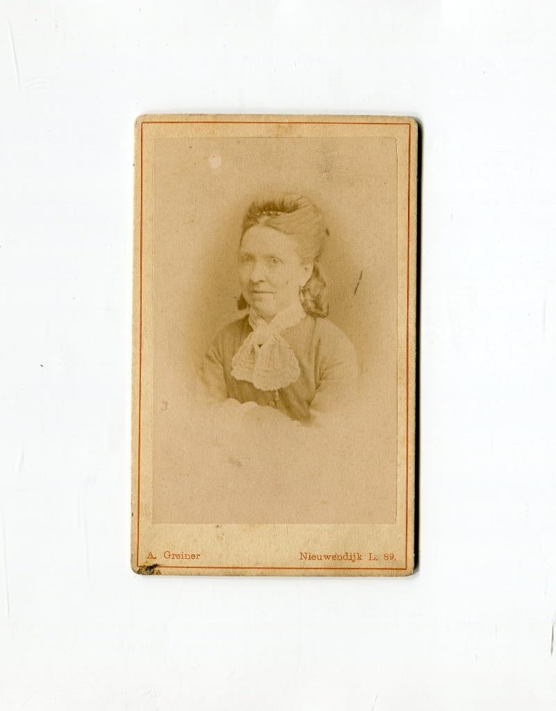 Carte de Visite. A. Greiner. Amsterdam., Foto, Ophalen of Verzenden, Zo goed als nieuw, Voor 1940
