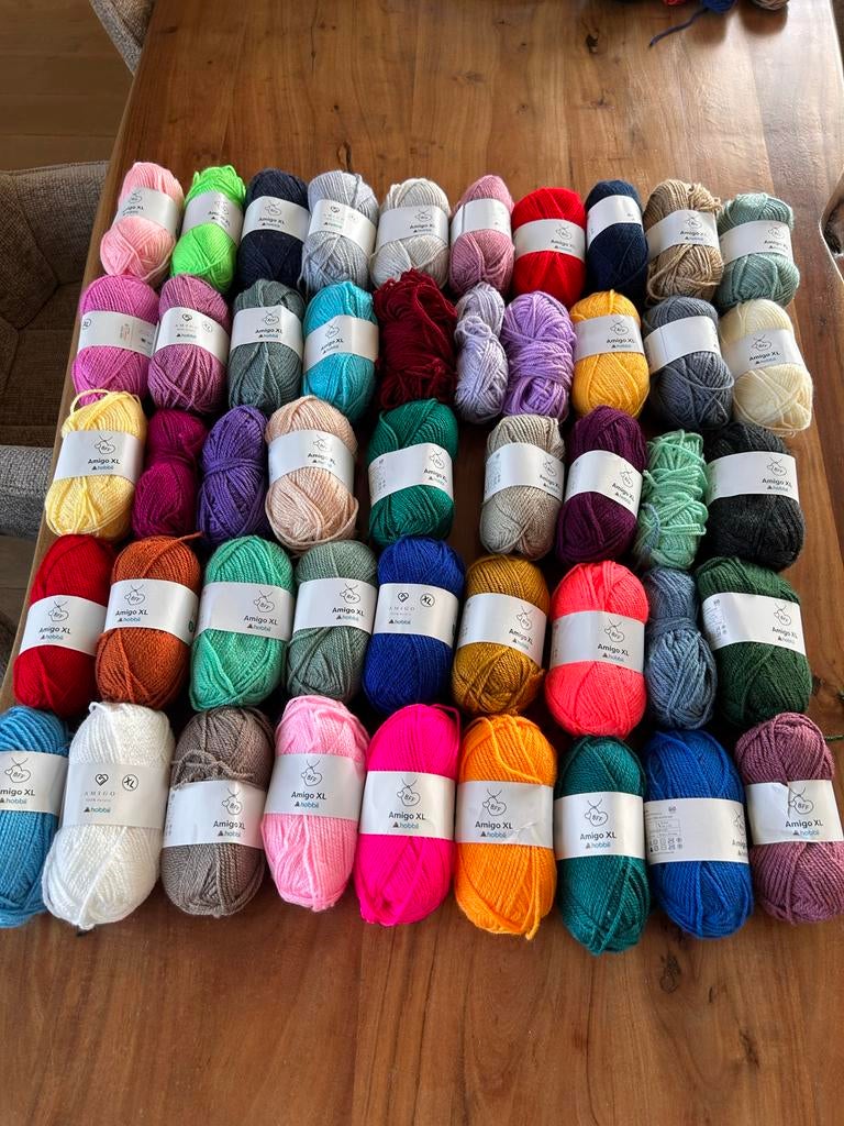 Partij acryl garen - 47 bollen, Ophalen of Verzenden, Zo goed als nieuw, Breien of Haken, Wol of Garen