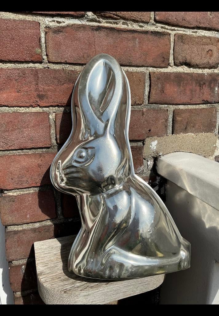 Grote metalen, blikken bakvorm van paas haas, konijn, pasen., Ophalen of Verzenden, Zo goed als nieuw