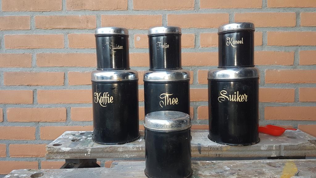 zwarte brabantia voorraad blikken groot 17cm en klein 10cm, Verzamelen, Blikken, Ophalen of Verzenden, Gebruikt, Overige merken