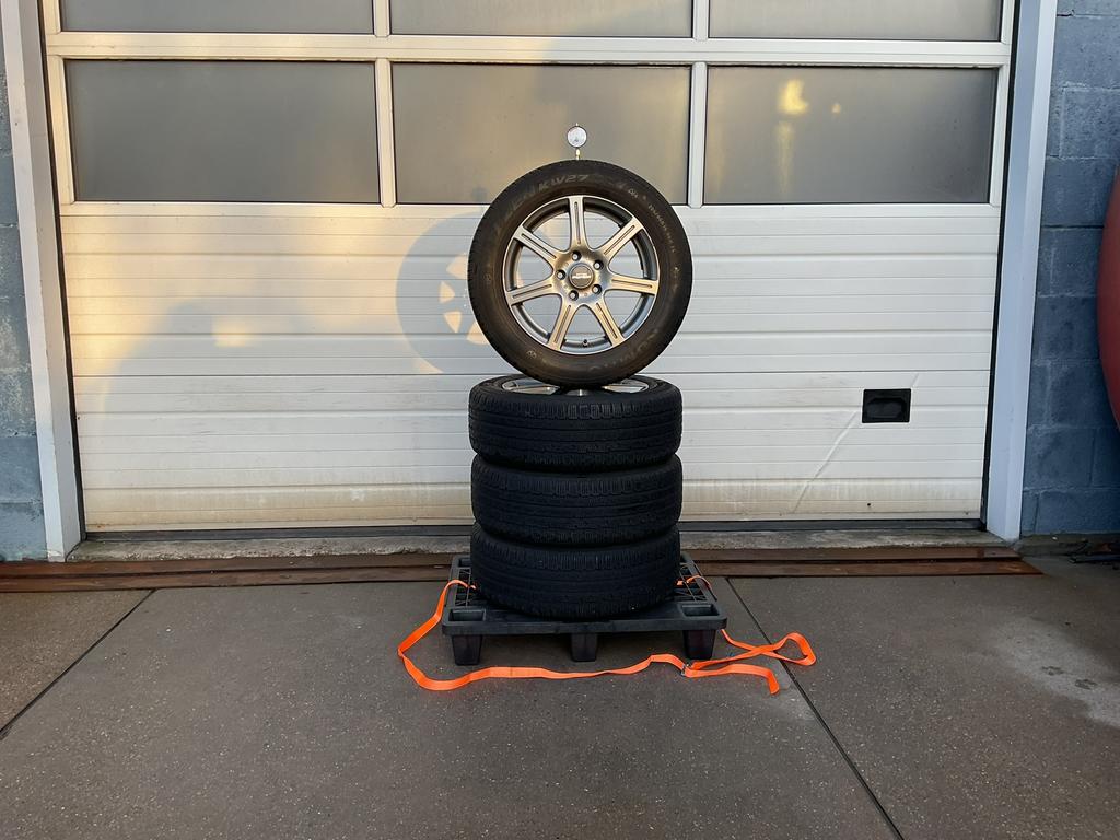 Toyota Avensis. Verso. Prius Wagon. Winterset. 205 - 60 - 16, Auto-onderdelen, Banden en Velgen, Ophalen, 16 inch, Banden en Velgen