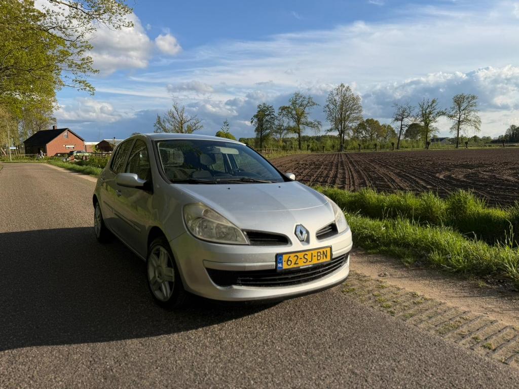 Renault Clio 1.2 5-deurs Airco | Isofix | Net en zuinig!, Auto's, 74 pk, 4 cilinders, Origineel Nederlands, 1200 kg