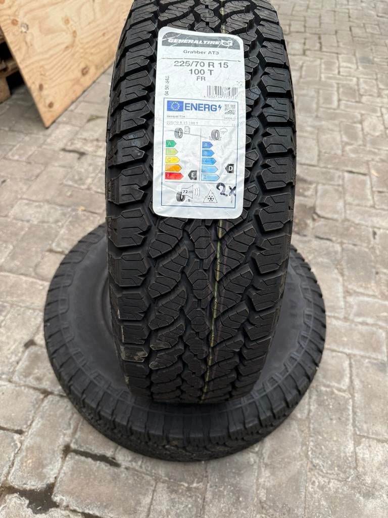 Terreinwagen Banden 225-70-15 General, Ophalen, 15 inch, Nieuw, Band(en)