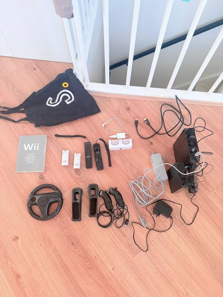 Nintendo Wii + accessoires + 100+ spellen (op harde schijf), Ophalen, Gebruikt, Met 2 controllers