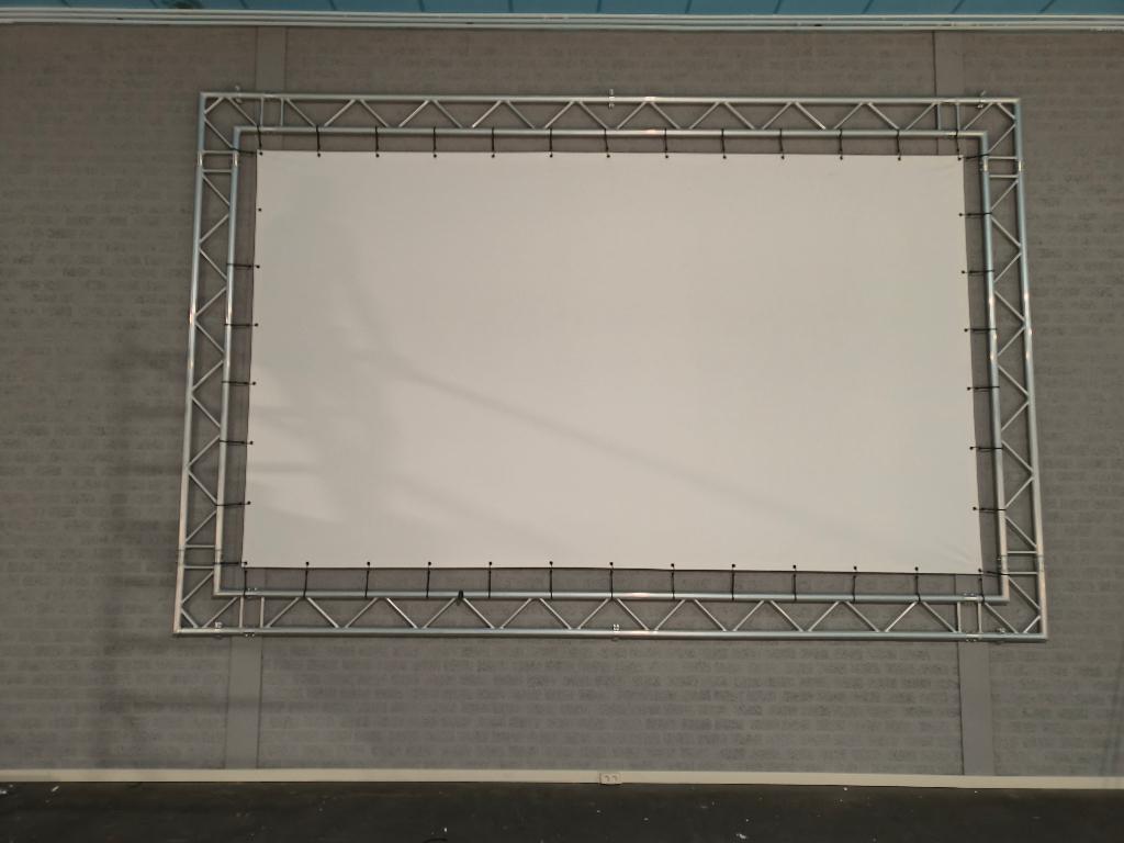 Truss frame met projectiescherm van 5.7 bij 3.7 meter, Ophalen