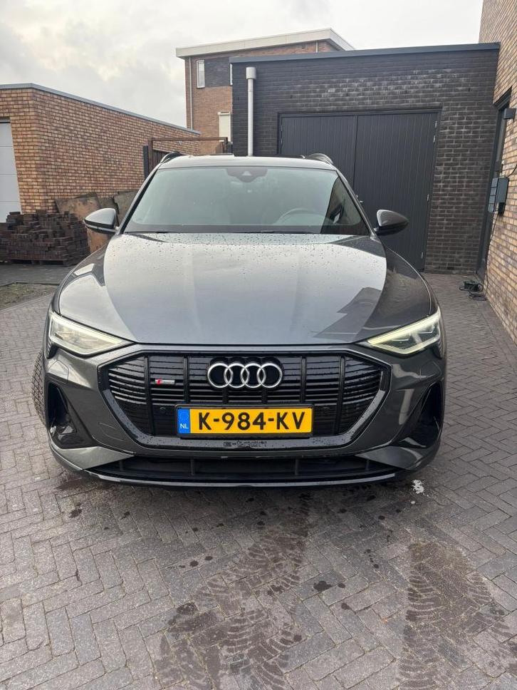 Audi e-tron 55 Quattro 408 pk 2020 Grijs, Auto's, Audi, Particulier, e-tron, 4x4, ABS, Achteruitrijcamera, Adaptive Cruise Control