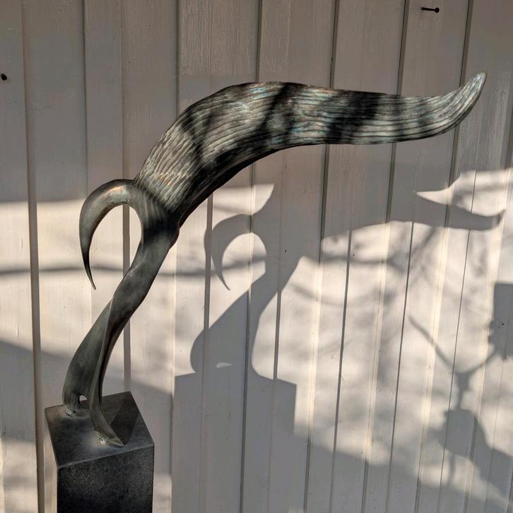 Uniek Bronzen Tuinbeeld op Hoge Sokkel - Weerbestendig, Tuin en Terras, Tuinbeelden, Gebruikt, Abstract beeld, Metaal, Ophalen