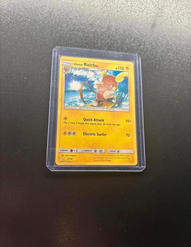 pokemon  Alolan Raichu 17/30, Hobby en Vrije tijd, Verzamelkaartspellen | Pokémon, Ophalen of Verzenden, Zo goed als nieuw
