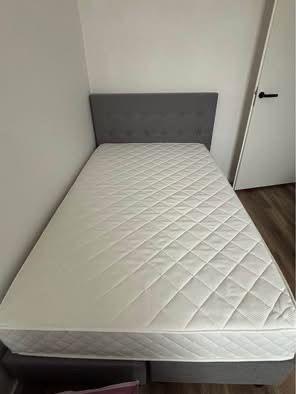 Leen Bakker bed (twijfelaar) 120x200cm, lichtgrijs, 2-delig, Huis en Inrichting, Slaapkamer | Bedden, Ophalen, Zo goed als nieuw