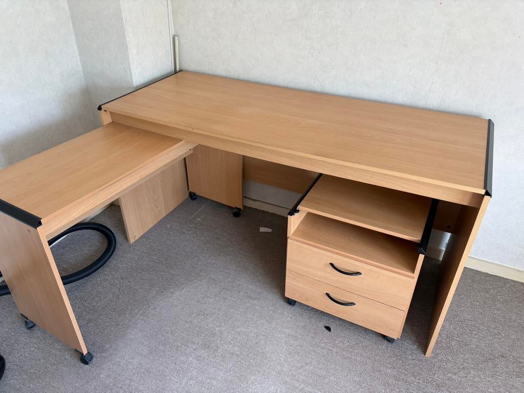 Gratis af te halen. Bureau met ladenblok en bureaustoel, Ophalen, Zo goed als nieuw