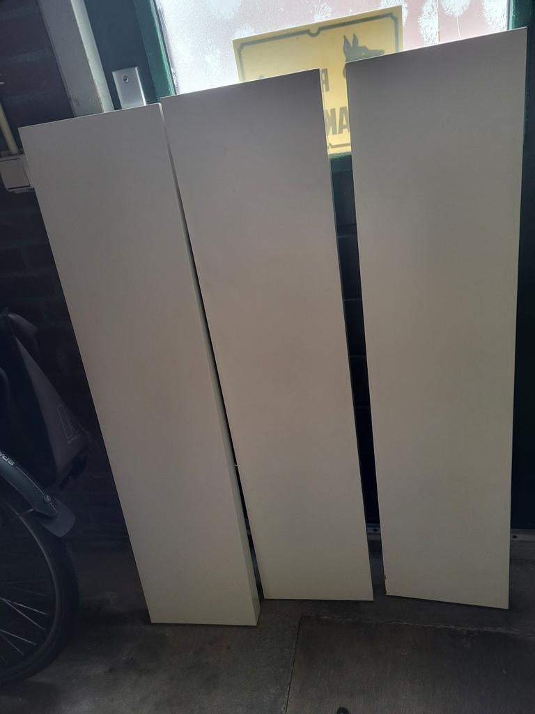 3 witte zwevende wandplanken van Ikea, Huis en Inrichting, Woonaccessoires | Wandplanken en Boekenplanken, Ophalen, Gebruikt