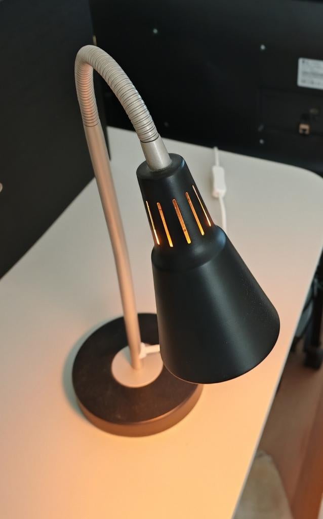 Zwarte ikea Kvart tafelspot 2x, Huis en Inrichting, Lampen | Tafellampen, Ophalen of Verzenden, Minder dan 50 cm