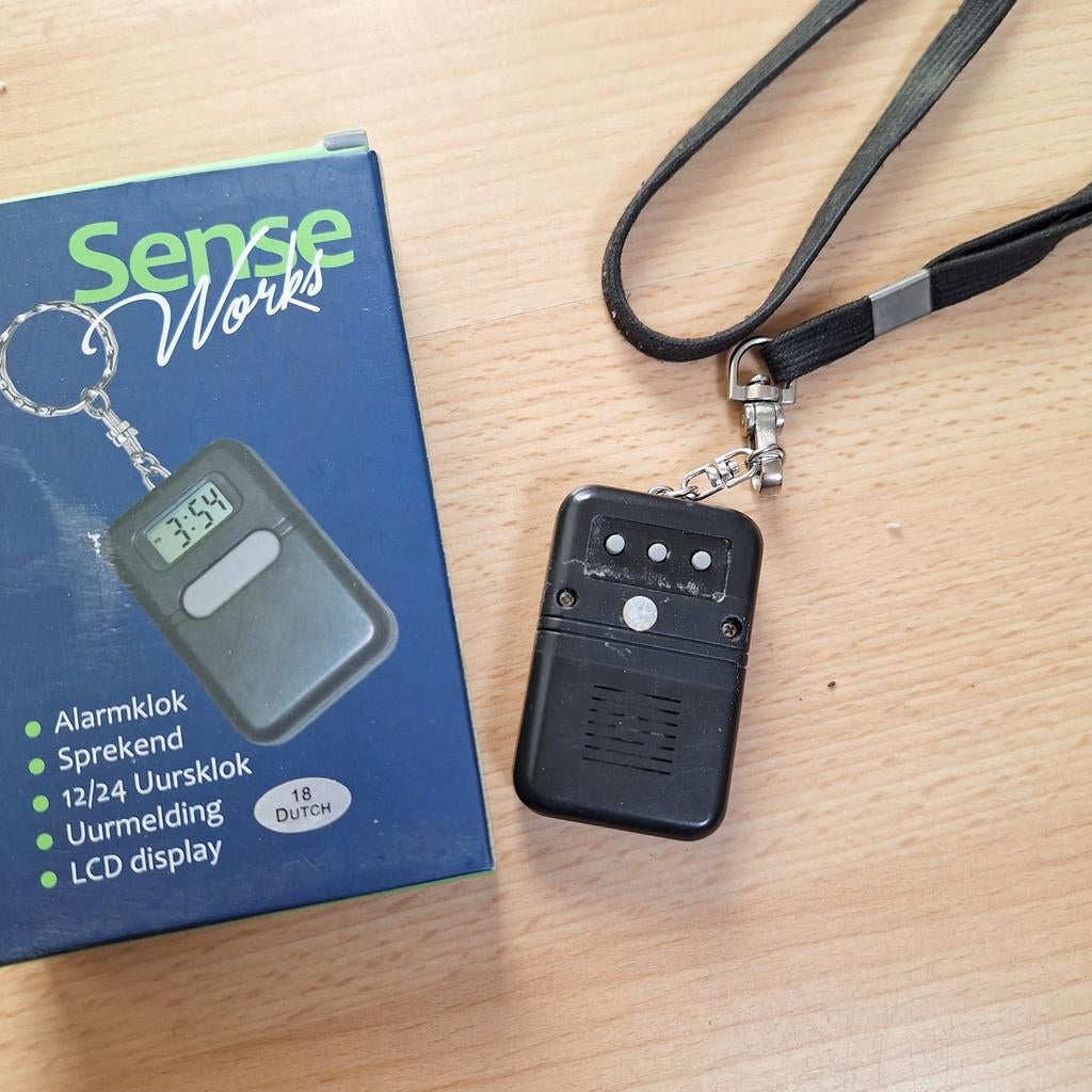 Sense Works Sprekende sleutelhanger-klokje, Overige merken, Kunststof, Gebruikt, Polshorloge