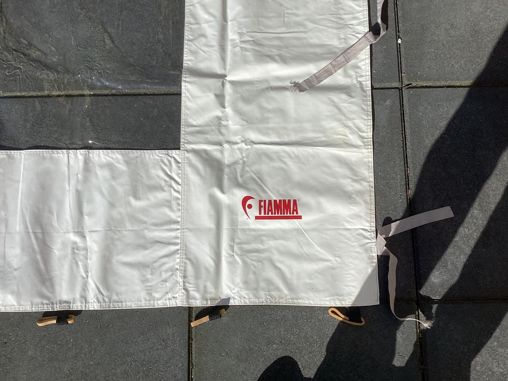 Fiamma luifel zijwanden 2 stuks inclusief rafters, Caravans en Kamperen, Caravan accessoires, Ophalen of Verzenden, Zo goed als nieuw