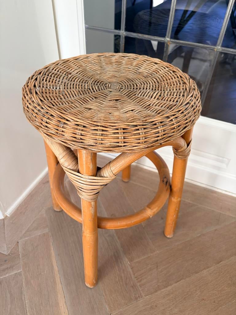 Rotan bijzettafel - 47 cm hoog, 33 cm diameter, Ophalen of Verzenden