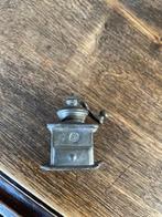 Tinnen Miniatuur koffiemolen, telefoon, beker, strijkijzer., Ophalen