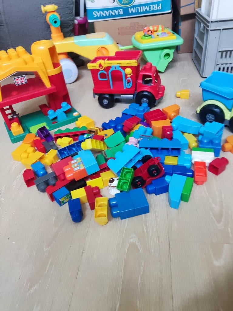 Bouwblokken met bijpassende auto s en kasteel, Kinderen en Baby's, Speelgoed | Bouwstenen, Ophalen