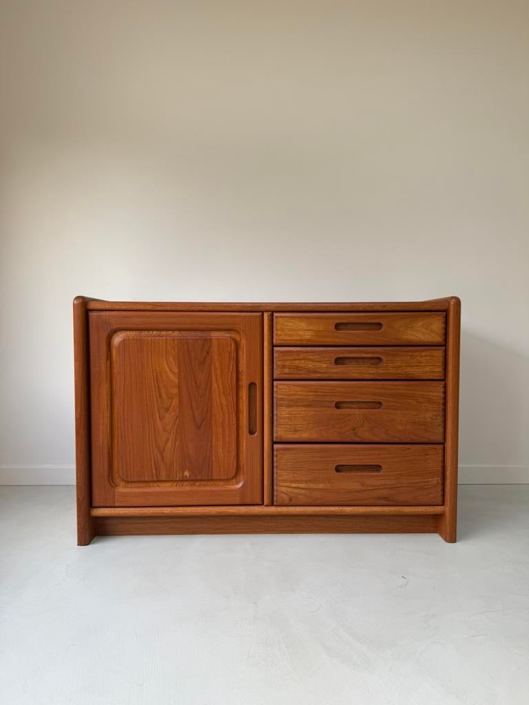 Vintage massief houten Dyrlund kast, Huis en Inrichting, Ophalen, 100 tot 150 cm, Dyrlund, Zo goed als nieuw