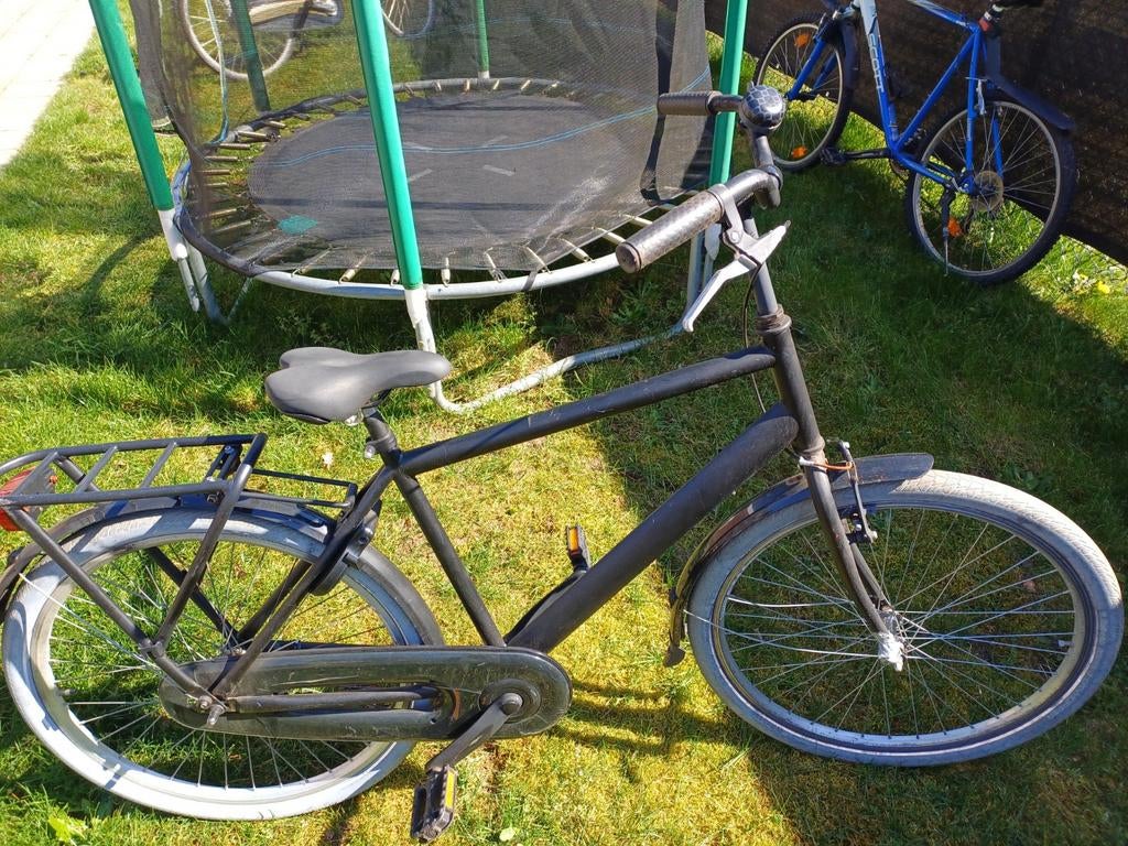 Stevige zwarte stadsfiets met bagagedrager, Fietsen en Brommers, Velgrem, Ophalen, Overige merken, 53 tot 56 cm