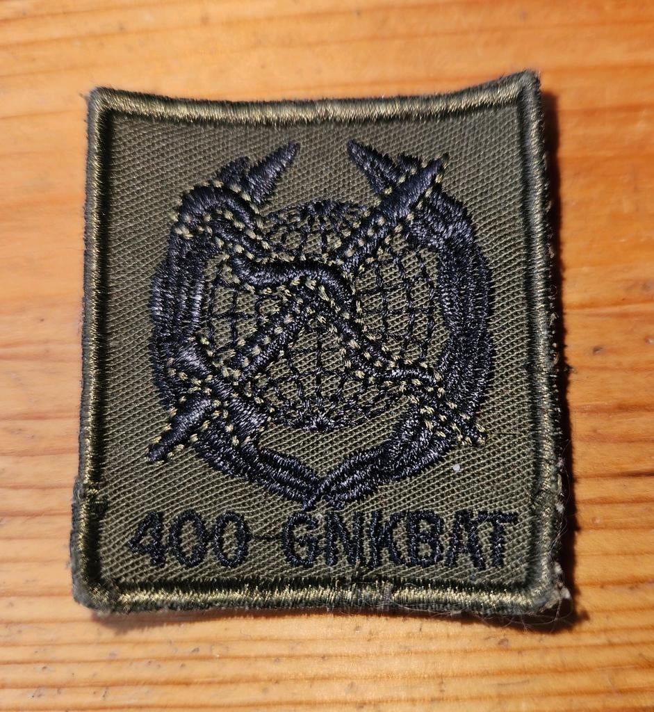 Borstembleem 400 GNKBAT, Ophalen of Verzenden, Landmacht, Nederland, Embleem of Badge