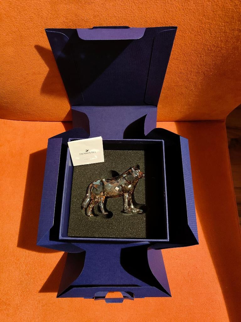 Swarovski SCS 2019 grijze wolf, gesigneerd - nieuw, Verzamelen, Swarovski, Ophalen of Verzenden, Nieuw, Figuurtje