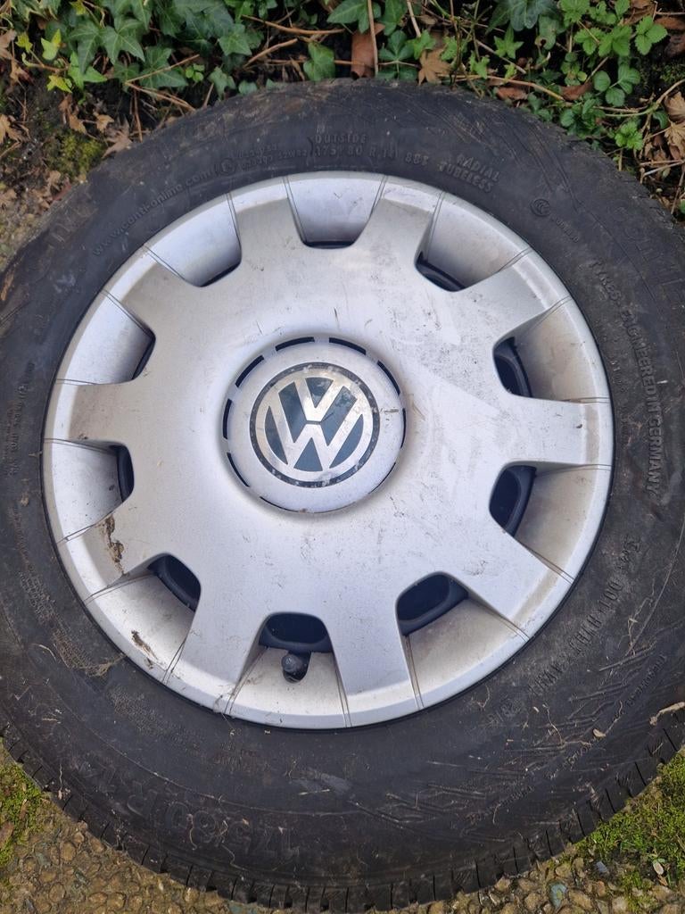 VW Golf  4 x wiel met band - 175/80 R14 continental, Ophalen of Verzenden, Gebruikt