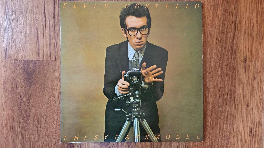 LP + 12inch single Elvis Costello, Ophalen of Verzenden, Gebruikt, Overige formaten, Poprock