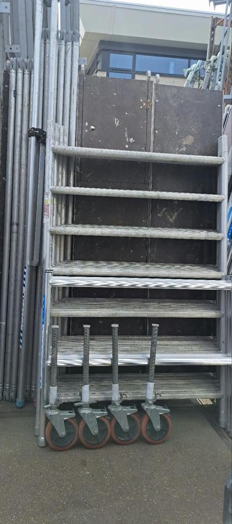 Te koop aluminium rolsteiger Werkhoogte 8.20 meter, Doe-het-zelf en Verbouw, Steigers, Ophalen of Verzenden, Euroscaffold, Rolsteiger of Kamersteiger