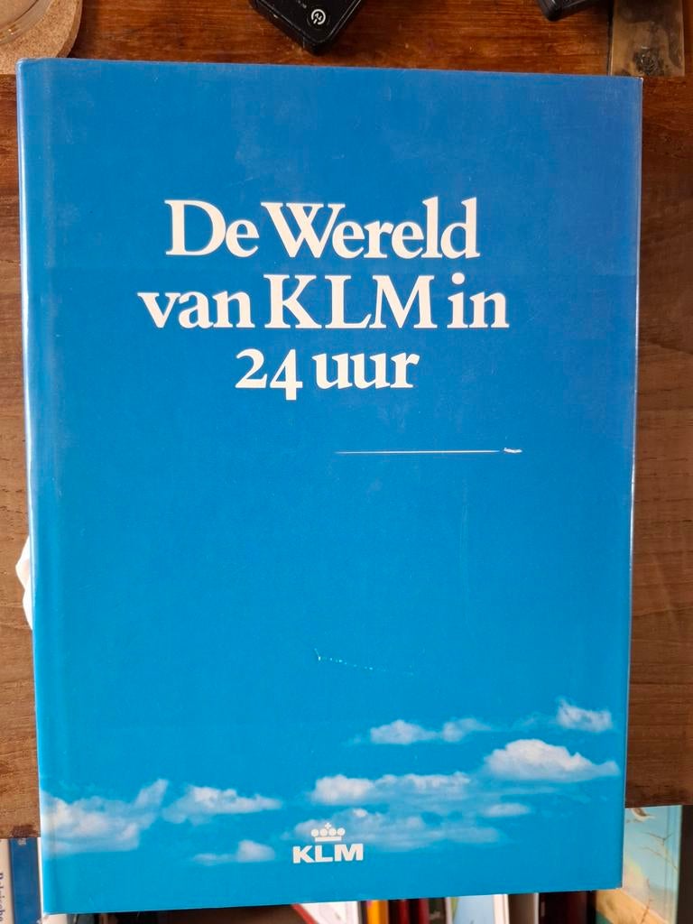 De Wereld van KLM in 24 uur - Boek, Boeken, Ophalen of Verzenden, Gelezen, Vliegtuig