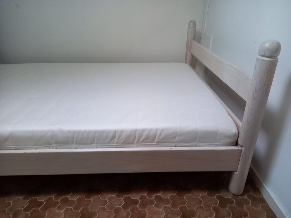 Tweepersoonsledikant + matras 140x200, Ophalen, Wit, Tweepersoons, 140 cm