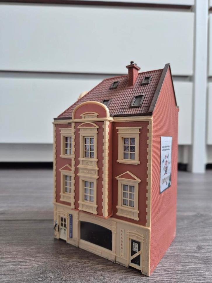 Faller H0 Stadshuis Hoekhuis (130907), Hobby en Vrije tijd, Modeltreinen | H0, Zo goed als nieuw, Brug, Tunnel of Gebouw, Gelijkstroom of Wisselstroom