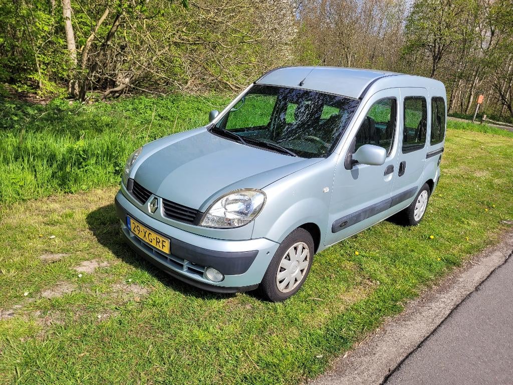 Renault Kangoo 1.6 automaat 2007 in mooie staat 110000 km., Auto's, Renault, Stof, 1095 kg, 49 €/maand, Origineel Nederlands