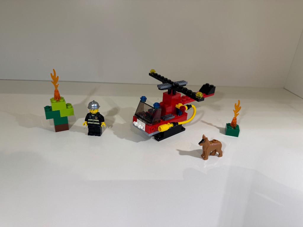 LEGO Brandweerkazerne/helikopter - Build & Rebuild (10661), Overige thema's, Lego, Ophalen of Verzenden, Zo goed als nieuw