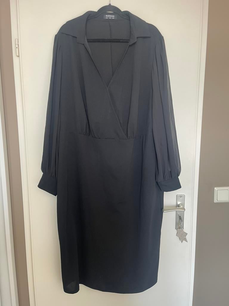 Bloomchic stretch jurk met uitlopende chiffon mouwen maat 50, Ophalen of Verzenden, Zo goed als nieuw, Zwart, Jurk
