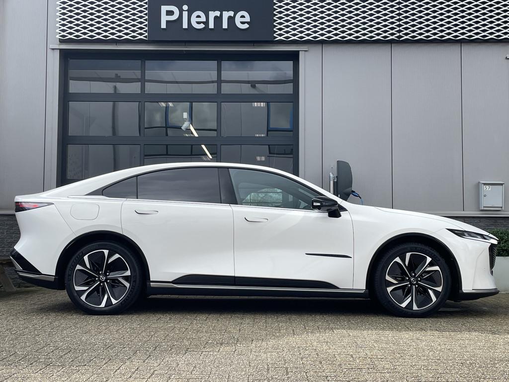 Mazda 6e Takumi 68.8 kWh | ZWART LEDER | 360 CAMERA | PANO |, Automaat, Achterwielaandrijving, Zwart, 1928 kg